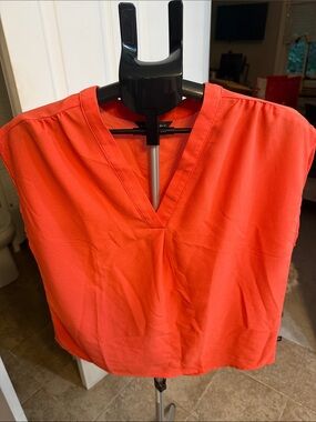 Banana Republic Sleeveless V-Neck Blouse in Coral